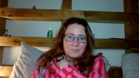 Snapshot of sexyemilyoliver chatting on February 16, 8:05 pm Emily online show from February 16, 8:05 pm