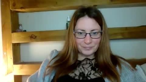Snapshot of sexyemilyoliver chatting on February 25, 10:47 am Emily online show from February 25, 10:47 am