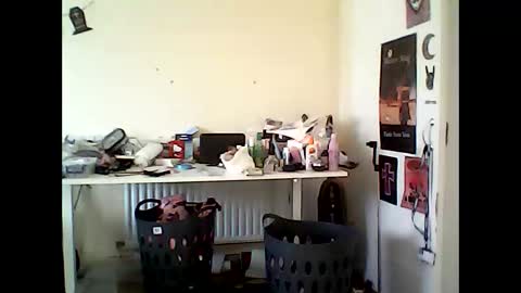 Snapshot of sexyemoprincess chatting on September 11, 9:42 am Wouldntyouliketoknow online show from September 11, 9:42 am