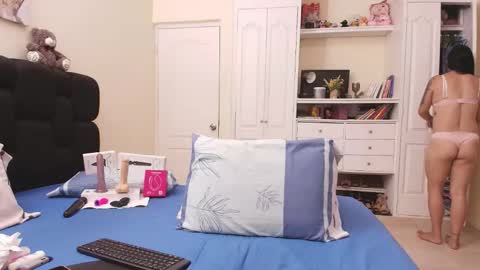 Snapshot of sexyeva_25 chatting on September 12, 4:45 am Eva online show from September 12, 4:45 am
