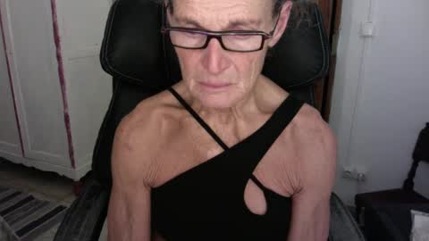 Snapshot of sexyfit58 chatting on December 1, 11:58 pm SexyFit58 online show from December 1, 11:58 pm