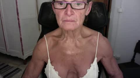 Snapshot of sexyfit58 chatting on December 3, 12:24 am SexyFit58 online show from December 3, 12:24 am