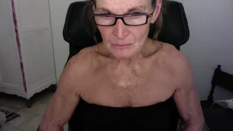 Snapshot of sexyfit58 chatting on December 19, 12:34 am SexyFit58 online show from December 19, 12:34 am