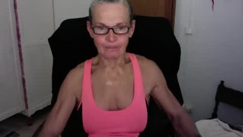 Snapshot of sexyfit58 chatting on January 7, 11:35 pm SexyFit58 online show from January 7, 11:35 pm