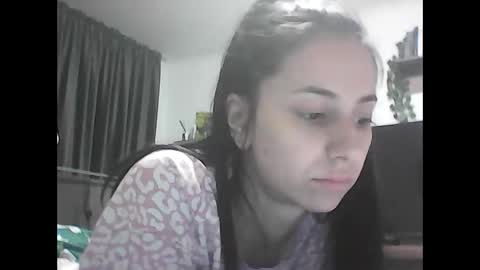 sexygirlk2000 online show from April 20, 8:54 pm