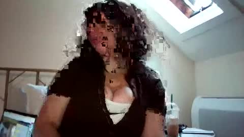 ETERNAL GODDESS WOMAN  online show from October 31, 8:32 pm