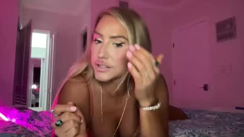 Snapshot of sexygoodvibebabe69 chatting on September 30, 9:36 am Ashley Love online show from September 30, 9:36 am