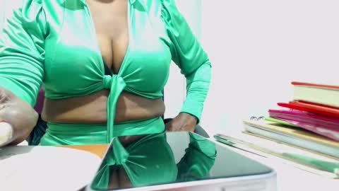 Snapshot of sexyhanny4u chatting on October 26, 1:55 am sexyhanny4u online show from October 26, 1:55 am