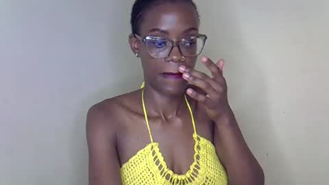 SexyHollyMontana1111 online show from March 14, 7:52 pm