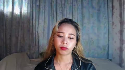 jeanken and jelian online show from December 1, 6:18 am