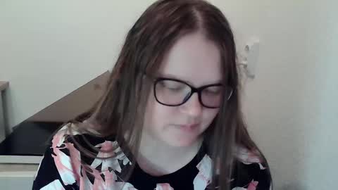 Snapshot of sexykitty_2 chatting on December 5, 2:11 pm Kate online show from December 5, 2:11 pm