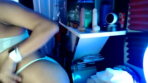 Snapshot of sexylatincouple chatting on December 17, 7:29 am SEXYLATINCOUPLE online show from December 17, 7:29 am