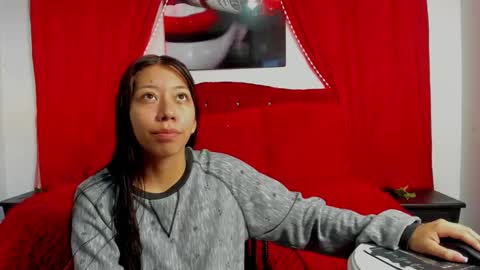 Snapshot of sexylaurita4u chatting on January 15, 12:15 pm laura online show from January 15, 12:15 pm