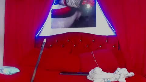 Snapshot of sexylaurita4u chatting on January 31, 6:03 pm laura online show from January 31, 6:03 pm