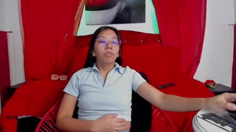 Snapshot of sexylaurita4u chatting on February 6, 11:54 am laura online show from February 6, 11:54 am