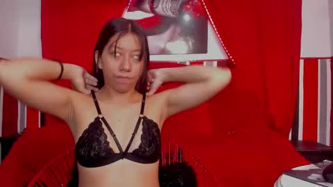 Snapshot of sexylaurita4u chatting on February 13, 12:11 pm laura online show from February 13, 12:11 pm