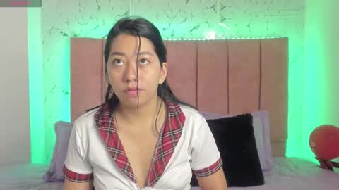 Snapshot of sexylaurita4u chatting on September 11, 12:27 pm laura online show from September 11, 12:27 pm