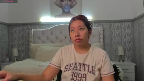 Snapshot of sexylaurita4u chatting on April 21, 11:27 am laura online show from April 21, 11:27 am