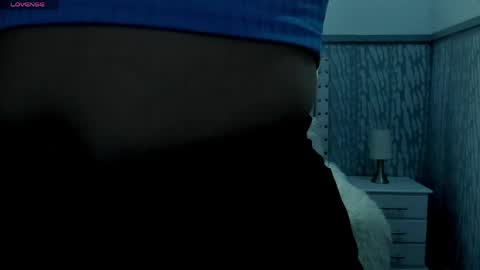 Snapshot of sexylaurita4u chatting on May 1, 11:37 am laura online show from May 1, 11:37 am