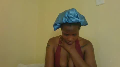 Snapshot of sexylavie chatting on December 15, 6:17 am sexylavie online show from December 15, 6:17 am