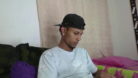 Snapshot of sexyleon69 chatting on October 20, 5:35 pm Sexy leon online show from October 20, 5:35 pm