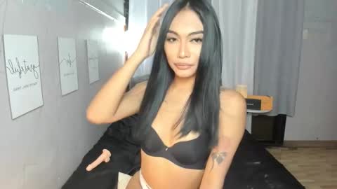 maxine online show from October 26, 5:13 am