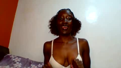 Snapshot of sexylucia5 chatting on June 10, 10:14 am sexylucia5 online show from June 10, 10:14 am