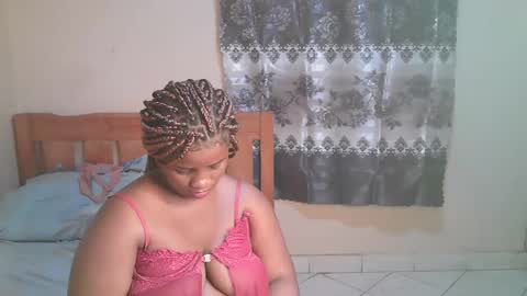 sexylucy33 online show from February 19, 12:28 am