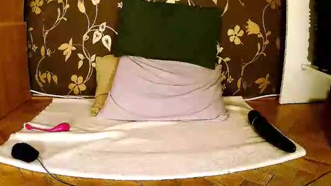 Squirty Maya Gold online show from September 14, 1:43 pm