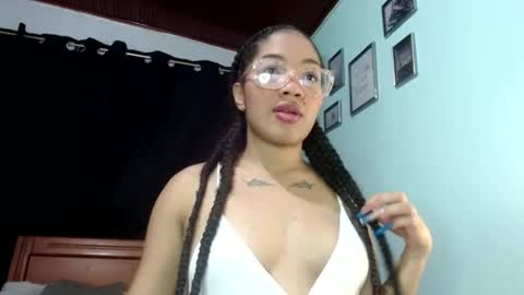 Snapshot of sexymomm678 chatting on April 7, 11:48 pm sexymomm678 online show from April 7, 11:48 pm