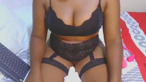 Snapshot of sexymompie chatting on December 5, 8:33 pm CANDY online show from December 5, 8:33 pm