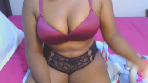 Snapshot of sexymompie chatting on December 19, 9:06 pm CANDY online show from December 19, 9:06 pm