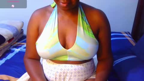 Snapshot of sexymompie chatting on September 17, 7:15 pm CANDY online show from September 17, 7:15 pm