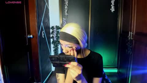 N A F online show from November 20, 7:46 pm