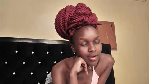 Snapshot of sexynina25 chatting on September 28, 6:24 pm nina online show from September 28, 6:24 pm