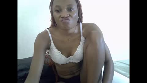 Snapshot of sexypetite4 chatting on September 22, 7:10 am SHARON online show from September 22, 7:10 am