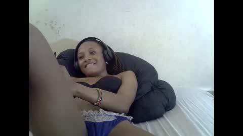 Snapshot of sexypetite4 chatting on October 25, 7:38 am SHARON online show from October 25, 7:38 am