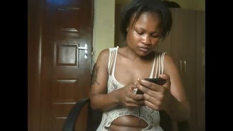 queenivy online show from October 26, 10:32 am