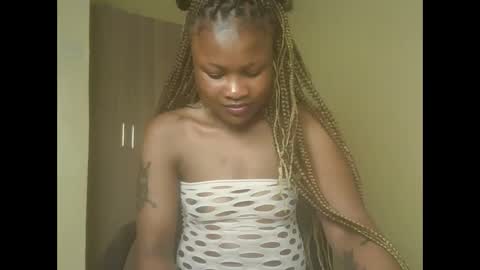 queenivy online show from November 4, 3:05 am