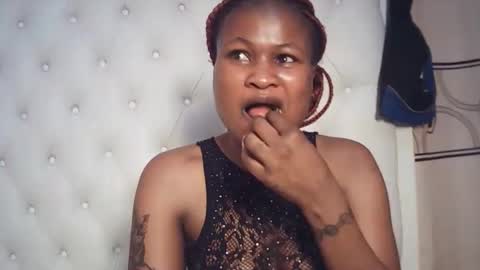 queenivy online show from December 16, 12:26 am