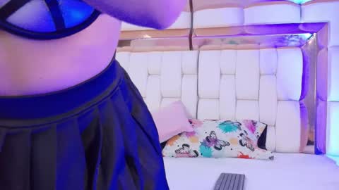 Snapshot of sexysister_ chatting on February 24, 12:25 pm Kendall online show from February 24, 12:25 pm