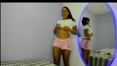 sexyskin8_xxx online show from July 8, 8:13 pm