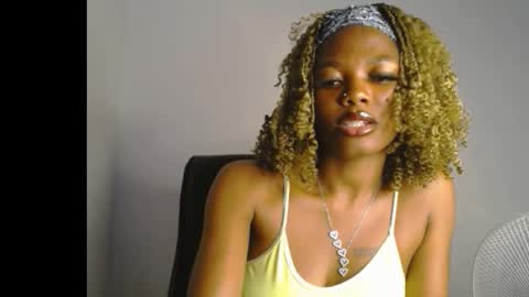 Snapshot of sexyslim_ebony chatting on February 17, 7:09 pm Darkskinned Rae online show from February 17, 7:09 pm