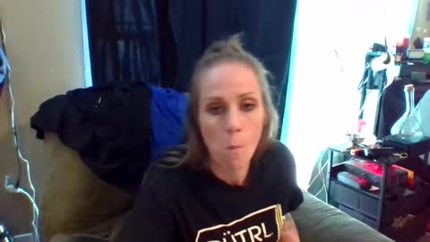 sexytillygurl online show from June 15, 4:53 pm