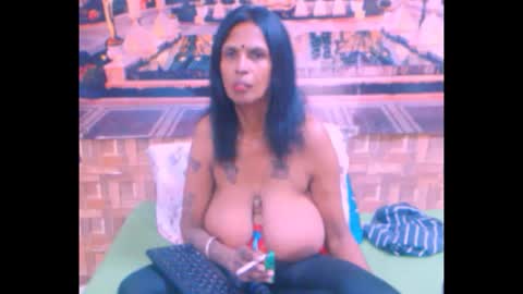 Snapshot of sexyva4u2luv chatting on September 25, 7:12 am sexyva4u2luv online show from September 25, 7:12 am