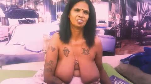 sexyva4u2luv online show from October 26, 1:33 am