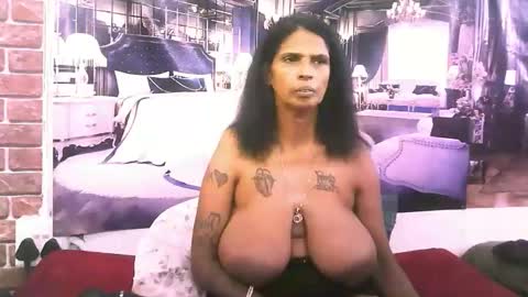 sexyva4u2luv online show from November 28, 8:00 pm