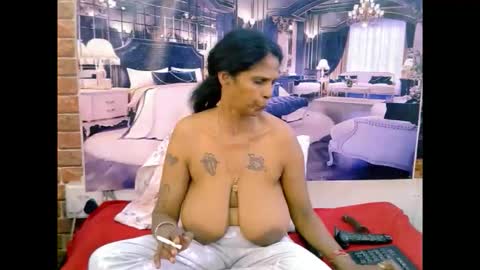 Snapshot of sexyva4u2luv chatting on May 16, 8:22 am sexyva4u2luv online show from May 16, 8:22 am