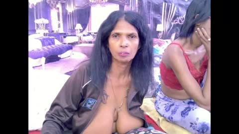 Snapshot of sexyva4u2luv chatting on June 28, 12:27 am sexyva4u2luv online show from June 28, 12:27 am