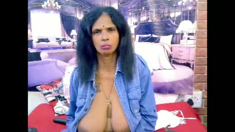 Snapshot of sexyva4u2luv chatting on June 30, 11:39 pm sexyva4u2luv online show from June 30, 11:39 pm